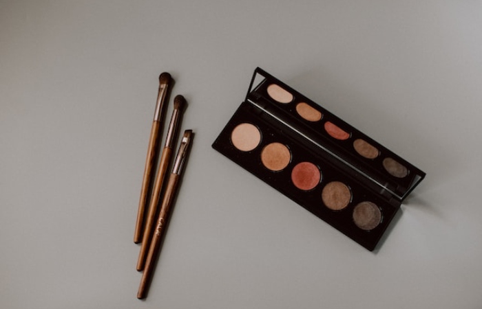 Why Write For TechQueer – Paint Brushes Set Guest Post