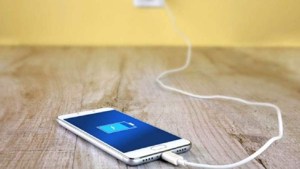 Why Your Phone Is Running out of Battery Power Quickly and How to Avoid This